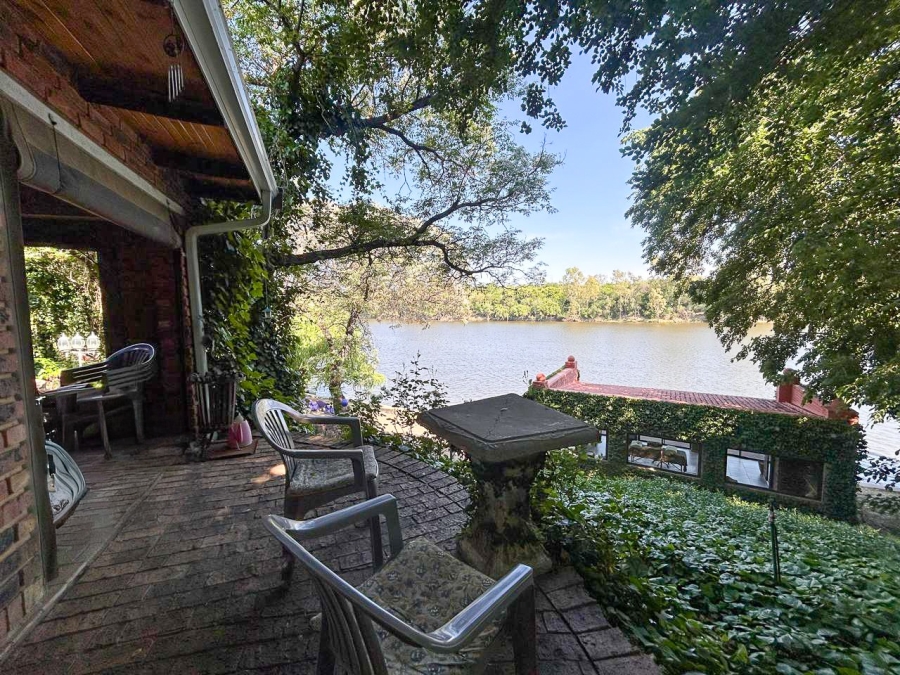 4 Bedroom Property for Sale in Lindequesdrif North West